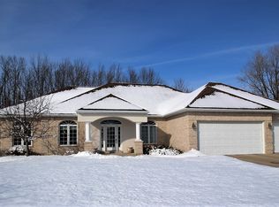 1545 Belle Plane Cir, Green Bay, WI 54313