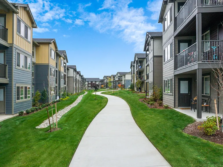 Sawyer Trail Apartments & Townhomes — Photo 27