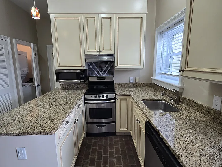 201 E Bank St #20 — Photo 16