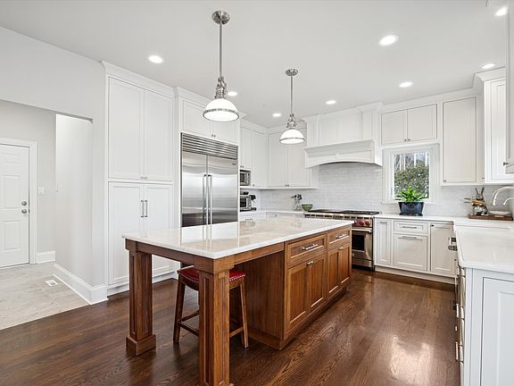 4th image of 6837 Fieldstone Dr