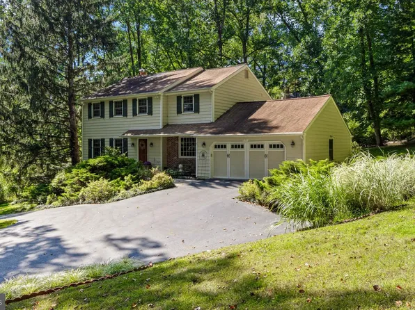 232 Hansell Rd, Newtown Square, PA 19073