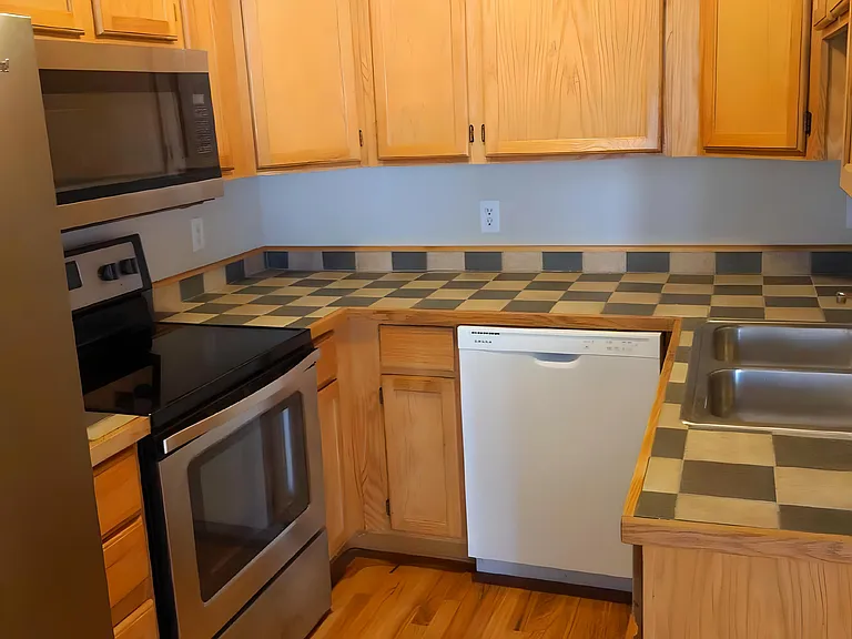 Twin Pines Apartments — Photo 29