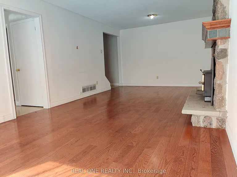 72 Liebeck Cres — Photo 6