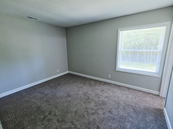 5th image of 765 Julia Ln