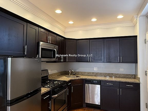 2nd image of 4412 N Rockwell St #2BA