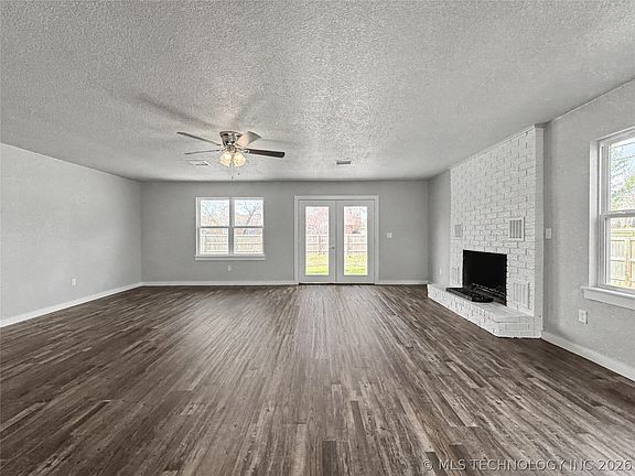 4th image of 1202 S Ross Ave