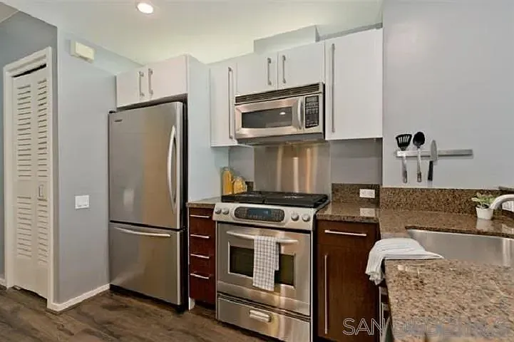 350 11th Ave #228 — Photo 11