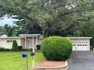 23 S Elm St, Windsor Locks, CT 06096