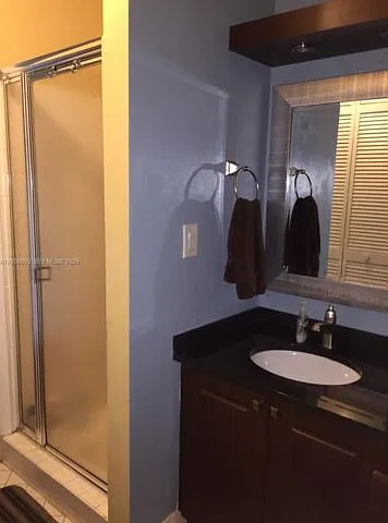 4 bed, 3.0 bath, 1712 sqft, $3,850 — Photo 3