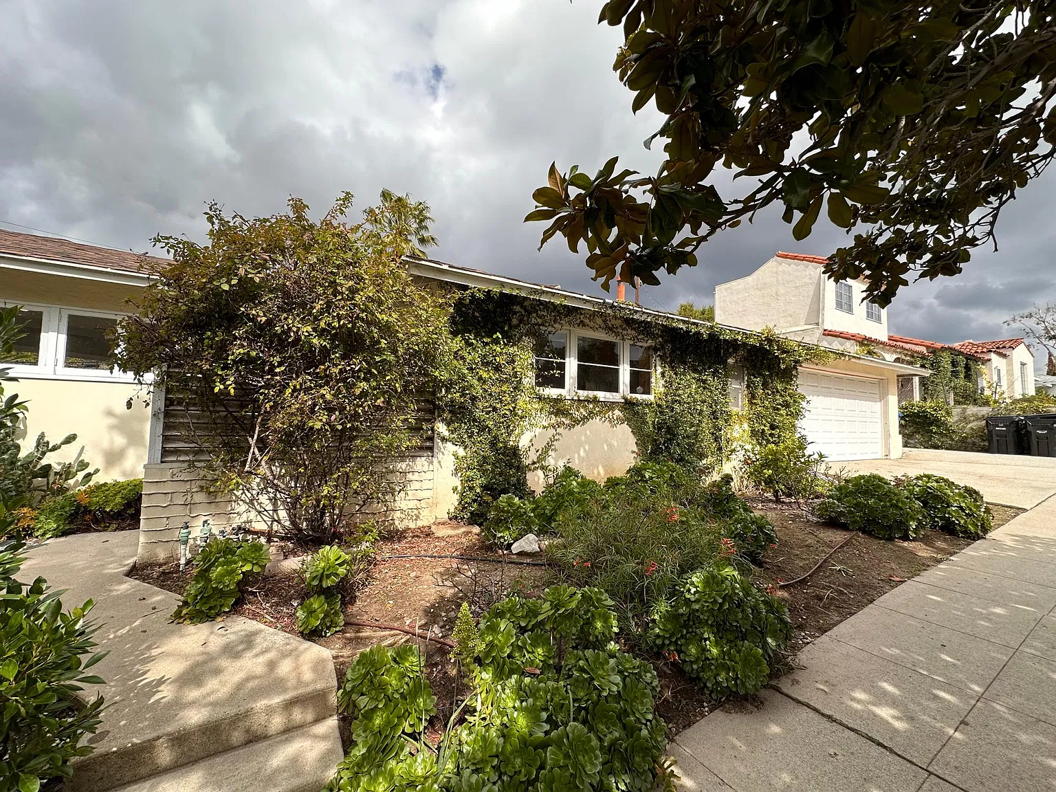 1676 Fairburn Ave — Photo 2