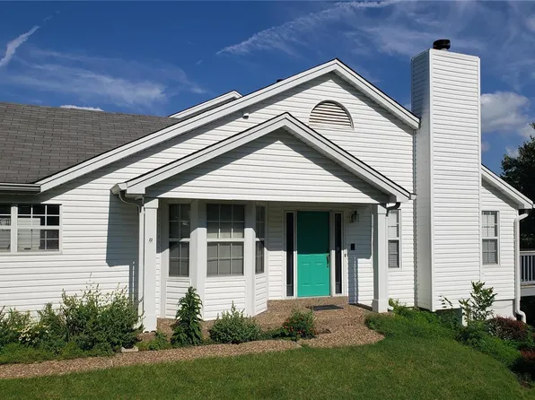 3122 Autumn Shores Dr, Maryland Heights, MO 63043