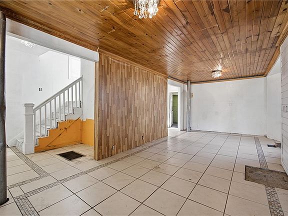4th image of 2316 S Early St