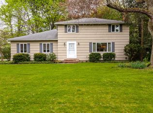 7 Hollyvale Dr, Rochester, NY 14618