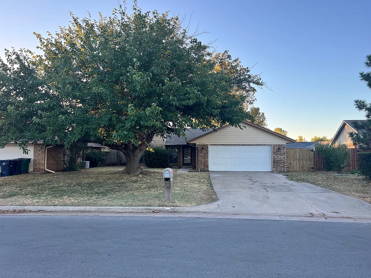 Photo 1 of 16 - 7712 NW 113th St - Oklahoma City, OK Primary Photo - 7712 NW 113th St