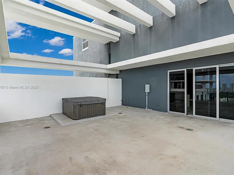 16385 Biscayne Blvd #4 — Photo 46