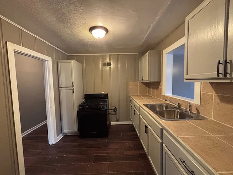 3906 S Barrow Dr — Photo 5