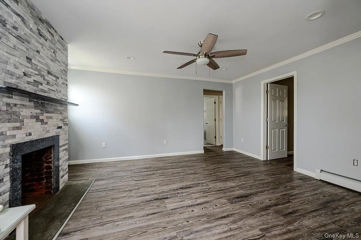 3 bed, 1.0 bath, 1400 sqft, $4,100 — Photo 4