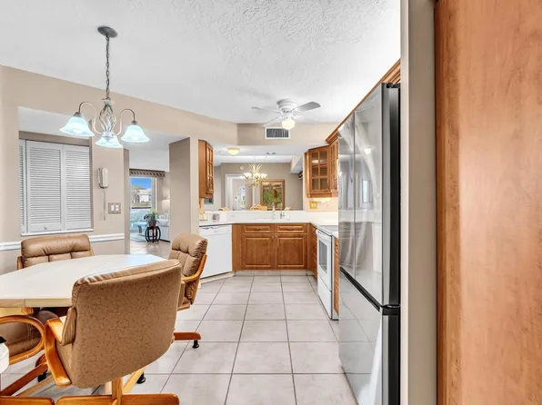 9539 Weldon Circle #F107, Tamarac, FL 33321