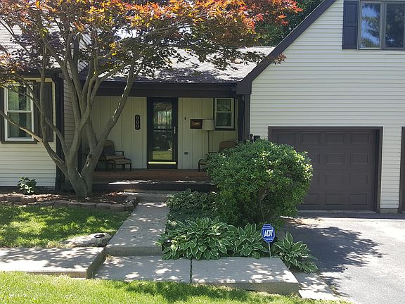 3rd image of 909 Van Buren Ave