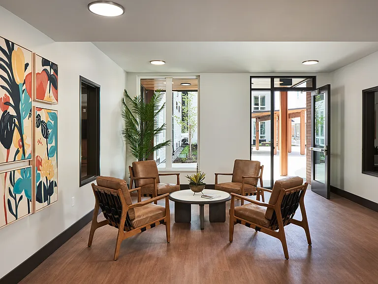 Crescent Court — Photo 41
