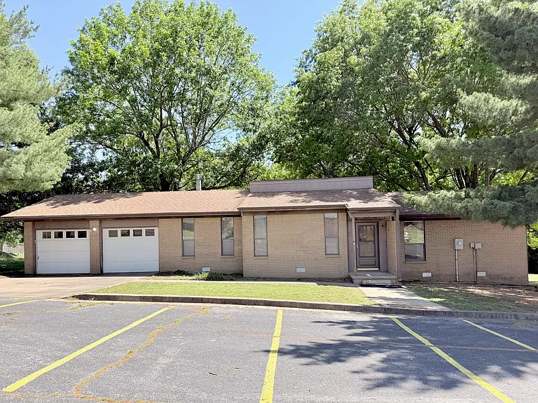 1275 N Gregg Ave — Photo 1