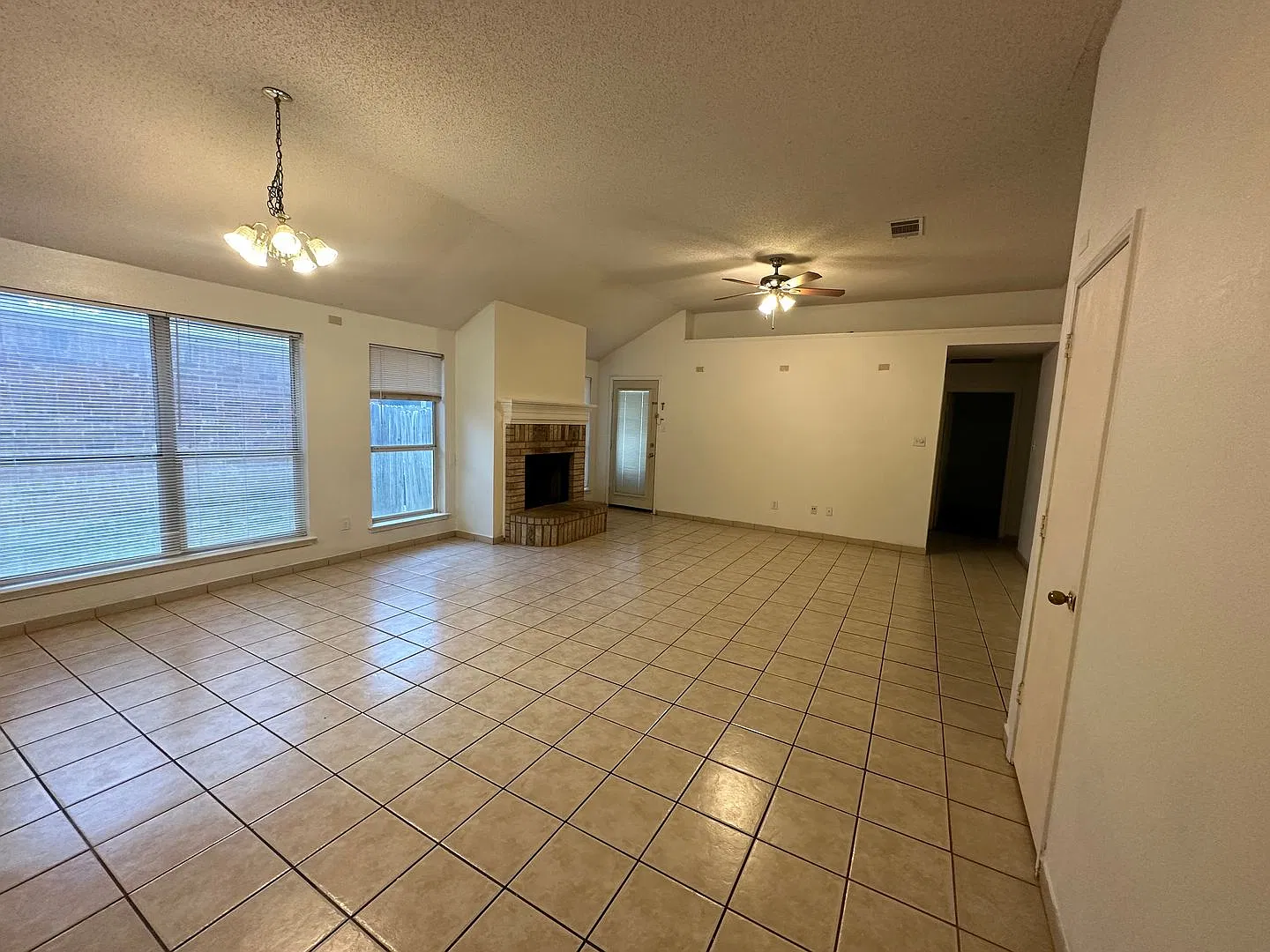 3 Bedroom 2 Bath Home in Burleson ISD — Photo 2