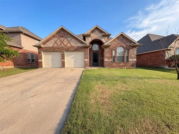 9816 Mullins Crossing Dr, Fort Worth, TX 76126