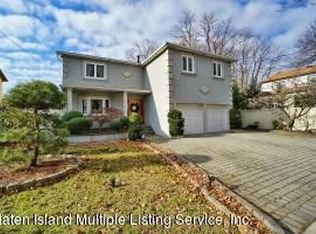 360 Main St, Staten Island, NY 10307