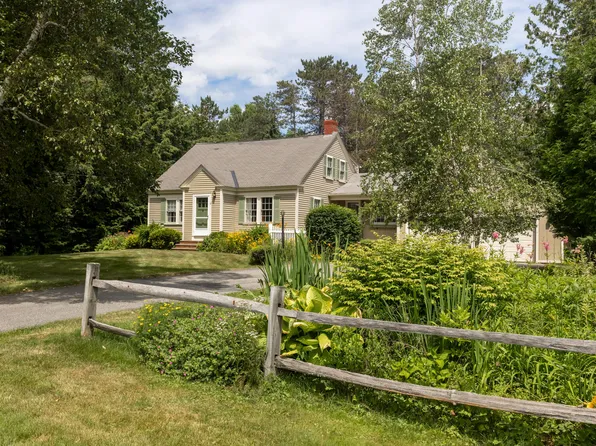 18 Canoe Club Road, Hampden, ME 04444