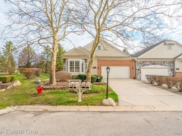 39612 Greenbrier Ct, Northville, MI 48168
