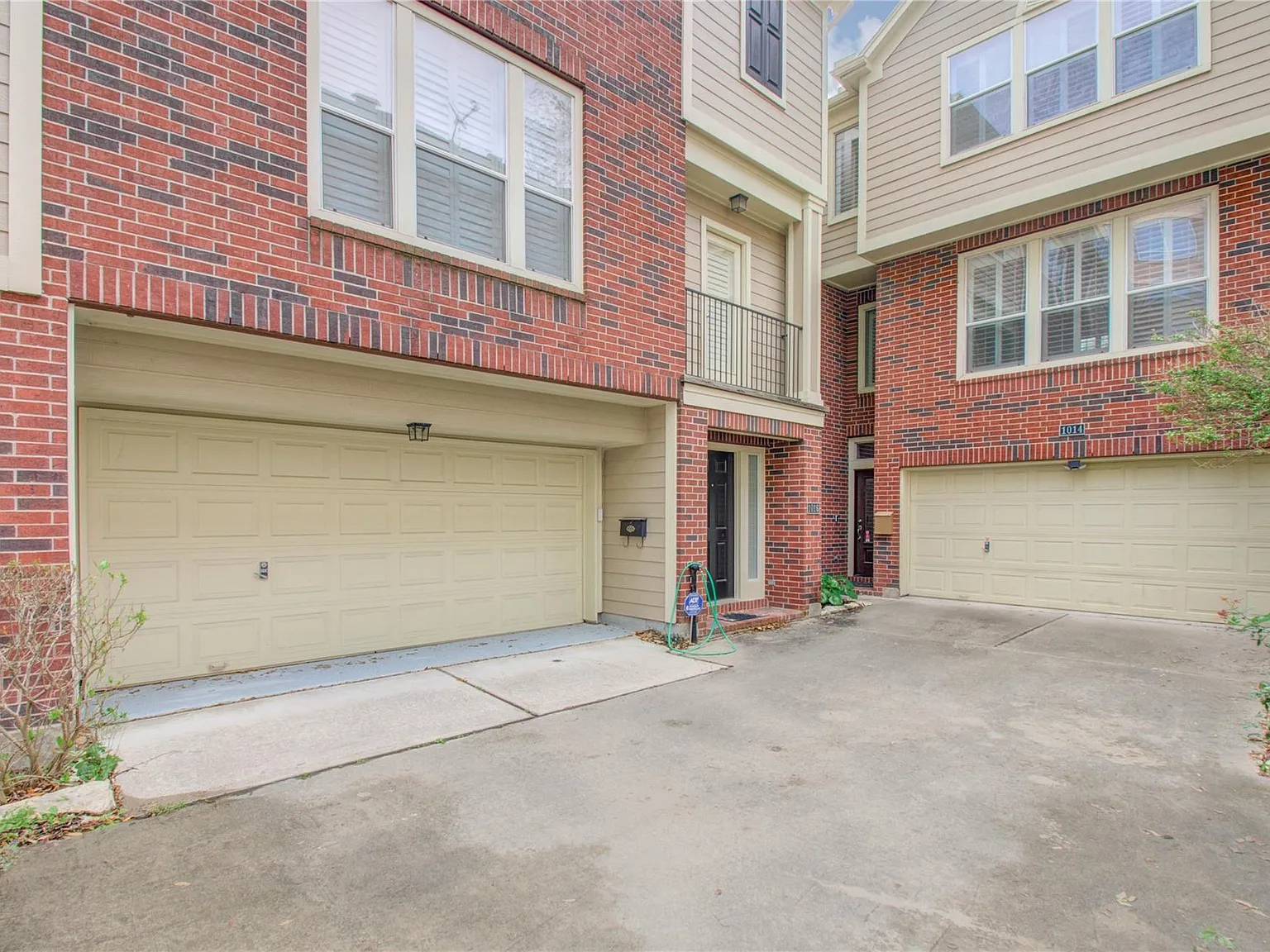3 bed, 2.5 bath, 1995 sqft, $2,950 — Photo 2