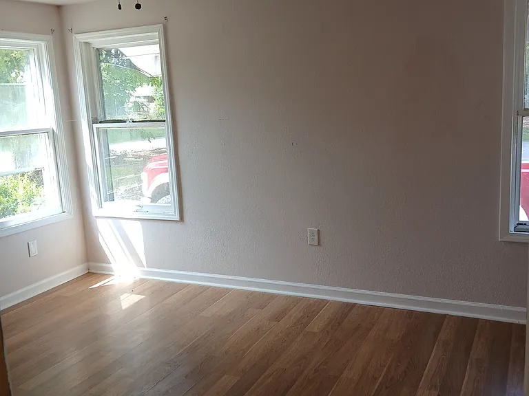 623 Edgar St — Photo 2