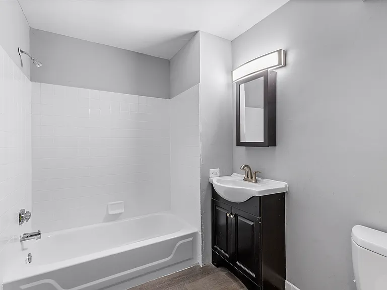 Edgewood Apartments — Photo 24