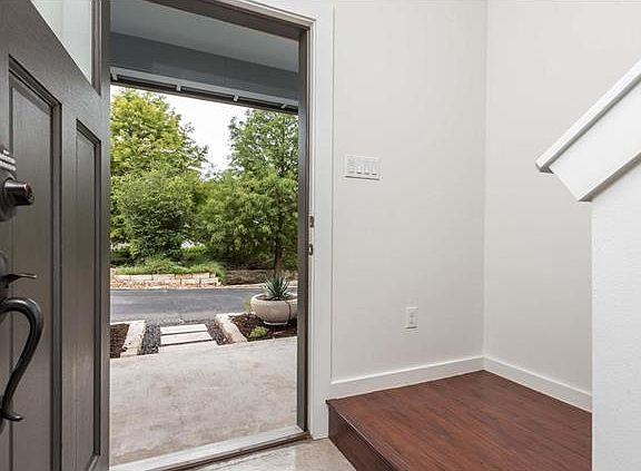 5th image of 3505 Villa Ct Unit 7