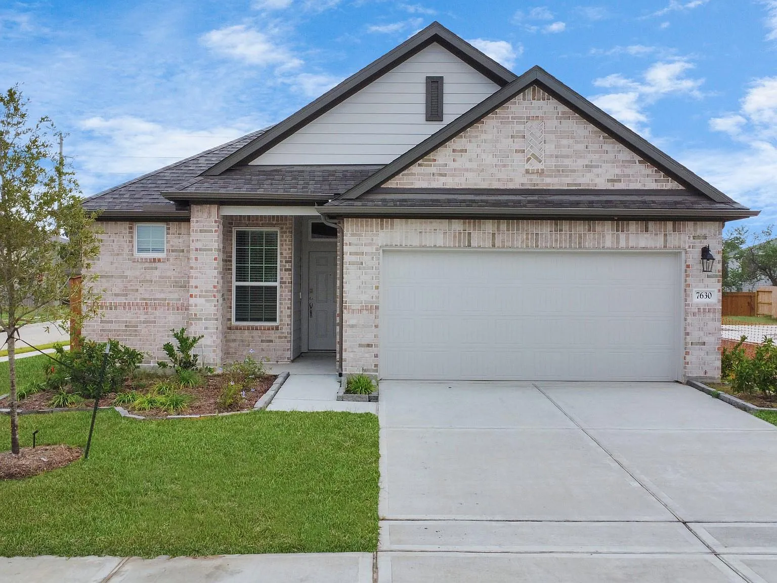 4 bed, 2.0 bath, 1596 sqft, $2,699 — Photo 1