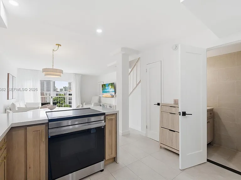 17800 Atlantic Blvd #Penthouse 3 — Photo 9