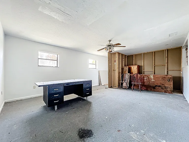 122 Eden Ave — Photo 17