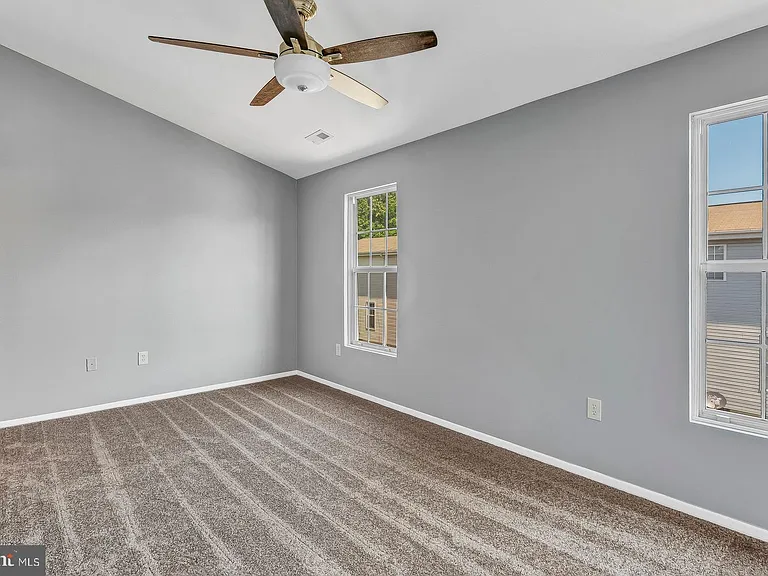 9456 Sea Breeze Ct — Photo 21