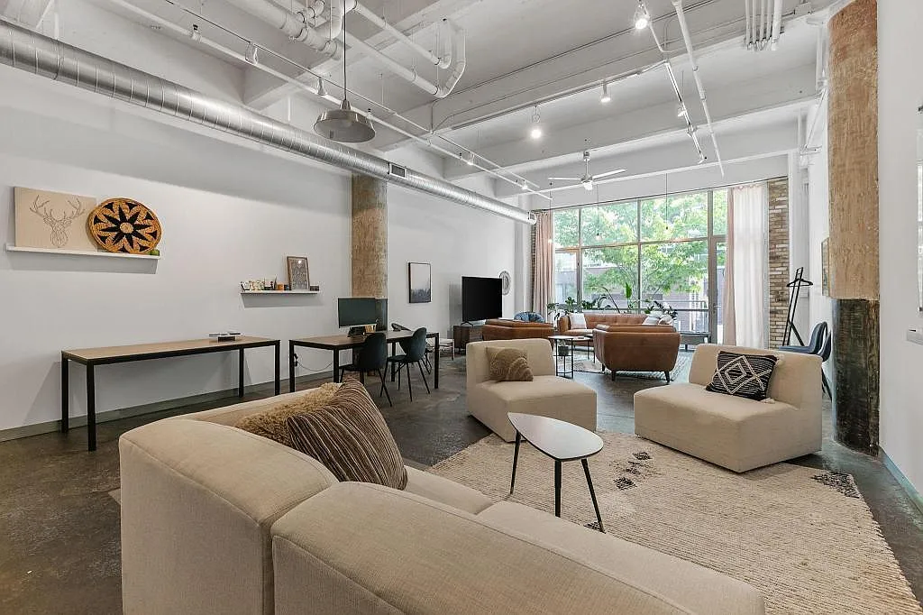 1 bed, 1.0 bath, 1545 sqft, $2,995 — Photo 1