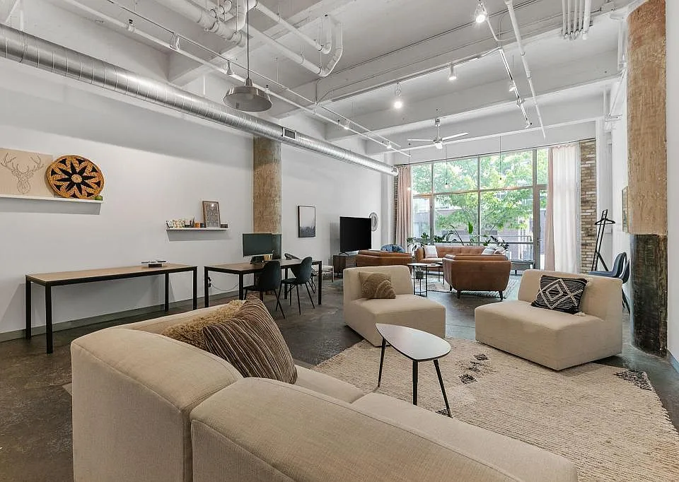 700 Washington Ave N #212