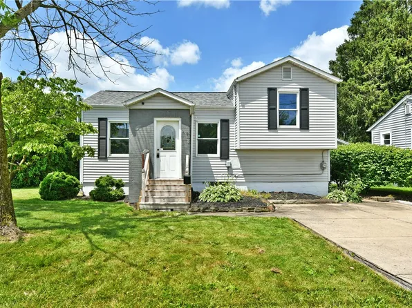 49 N Oakdale Ave, Hermitage, PA 16148