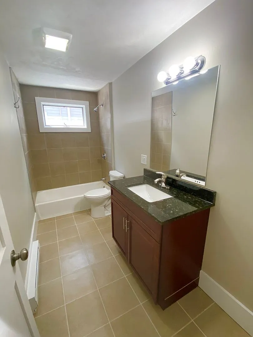 SALEM 3-Bed, 1-Bath — Photo 3