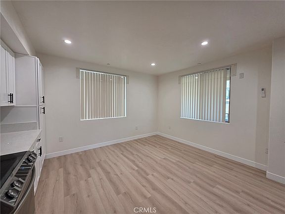 5th image of 14618 Sylvan St
