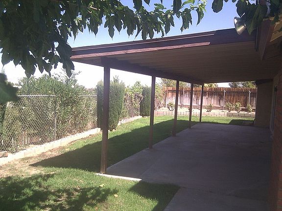 2nd image of 15980 Arroyo Dr