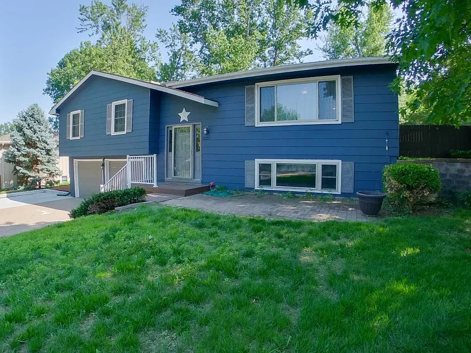 3027 Tamarak Dr
