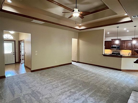 3rd image of 3605 Oakridge Cir