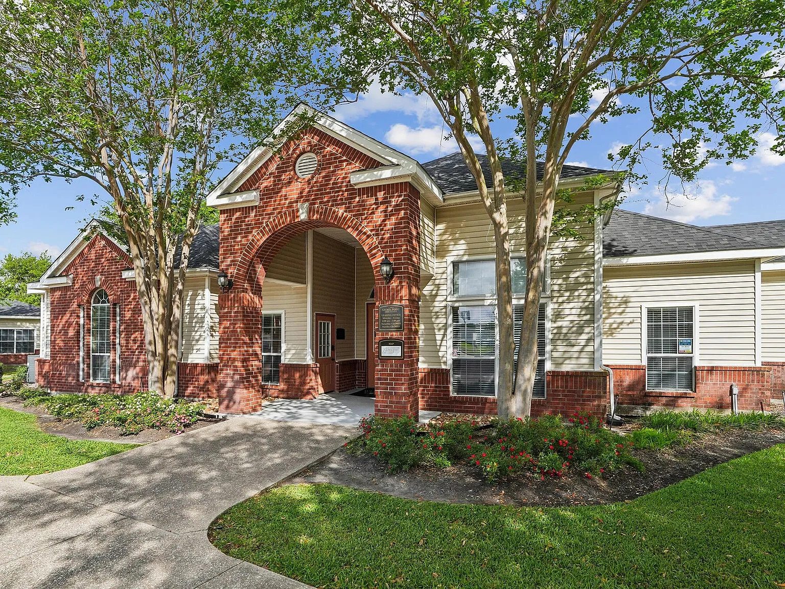 Laurel Point Senior — Photo 2