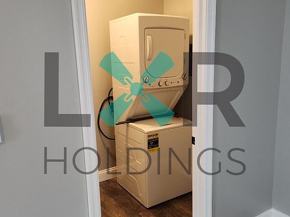 3rd image of 366 E Marshall St Floor 1