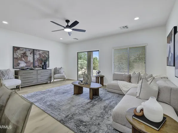 1152 W DESERT HOLLOW Drive, San Tan Valley, AZ 85143