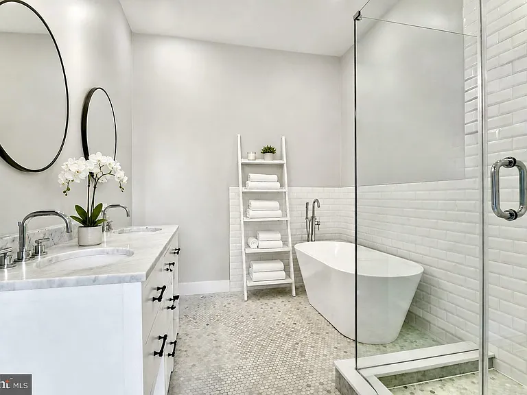 1612 Isherwood St NE #4 — Photo 8